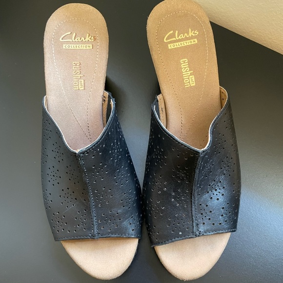 Clarks Wedge Heels In Like-New/Great condition (Size 8.5) - Picture 2 of 4